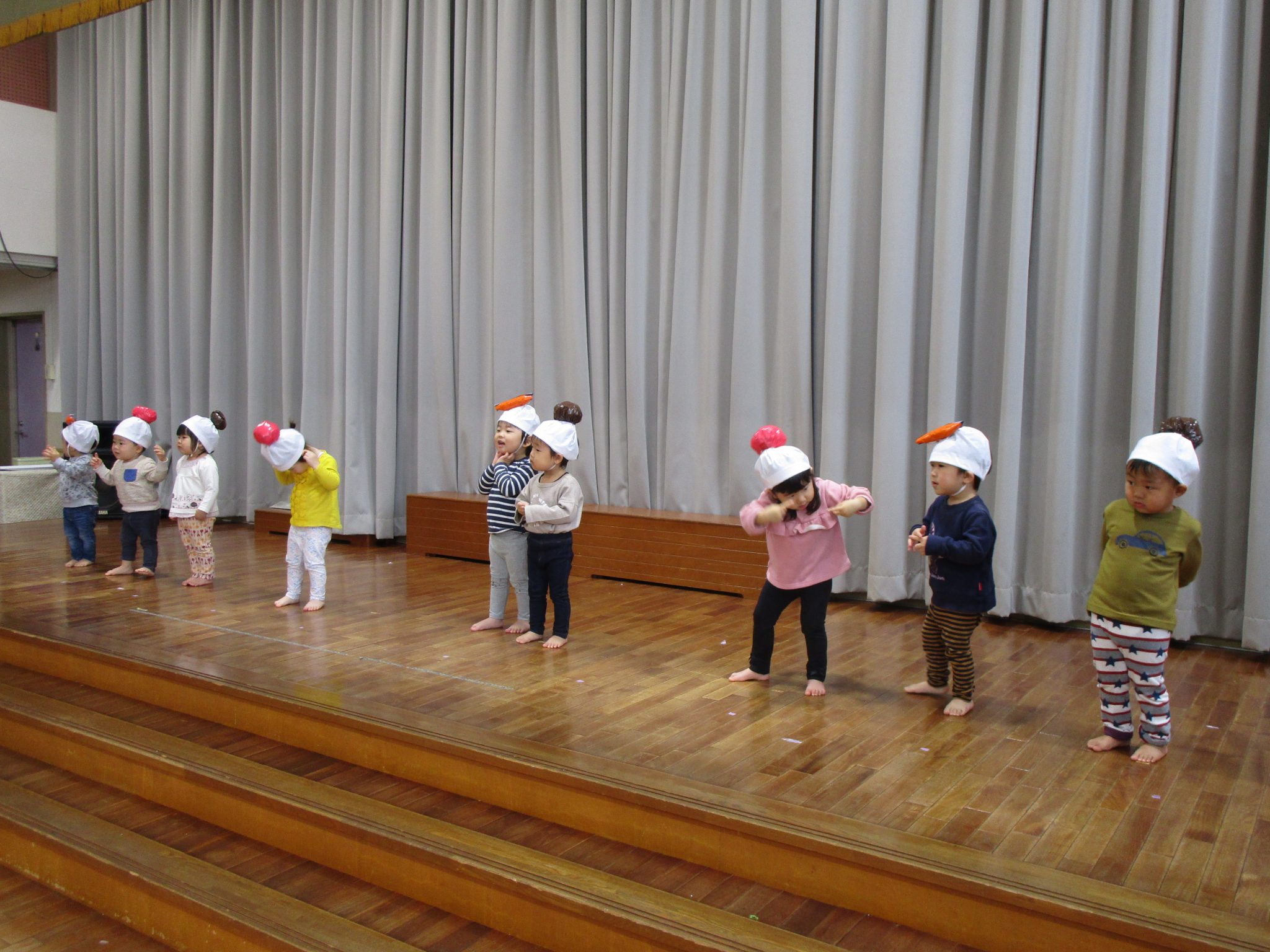 発表会の練習・・・(1歳児編) 社会福祉法人 豊生会 発表会の練習・・・(1歳児編) 社会福祉法人 豊生会